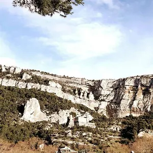 Vue Panoramique Sur Le Château,montagne Et Grottes Appartement